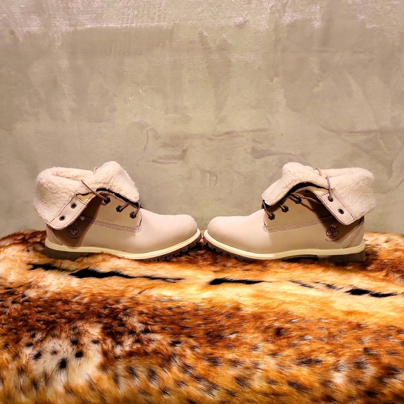 Timberland Authentic Teddy Fleece ~ Fold Down ~ White Sz 7.5 NWT - Picture 1 of 11